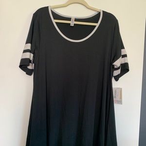 Lula Roe Perfect Tee NWT💗